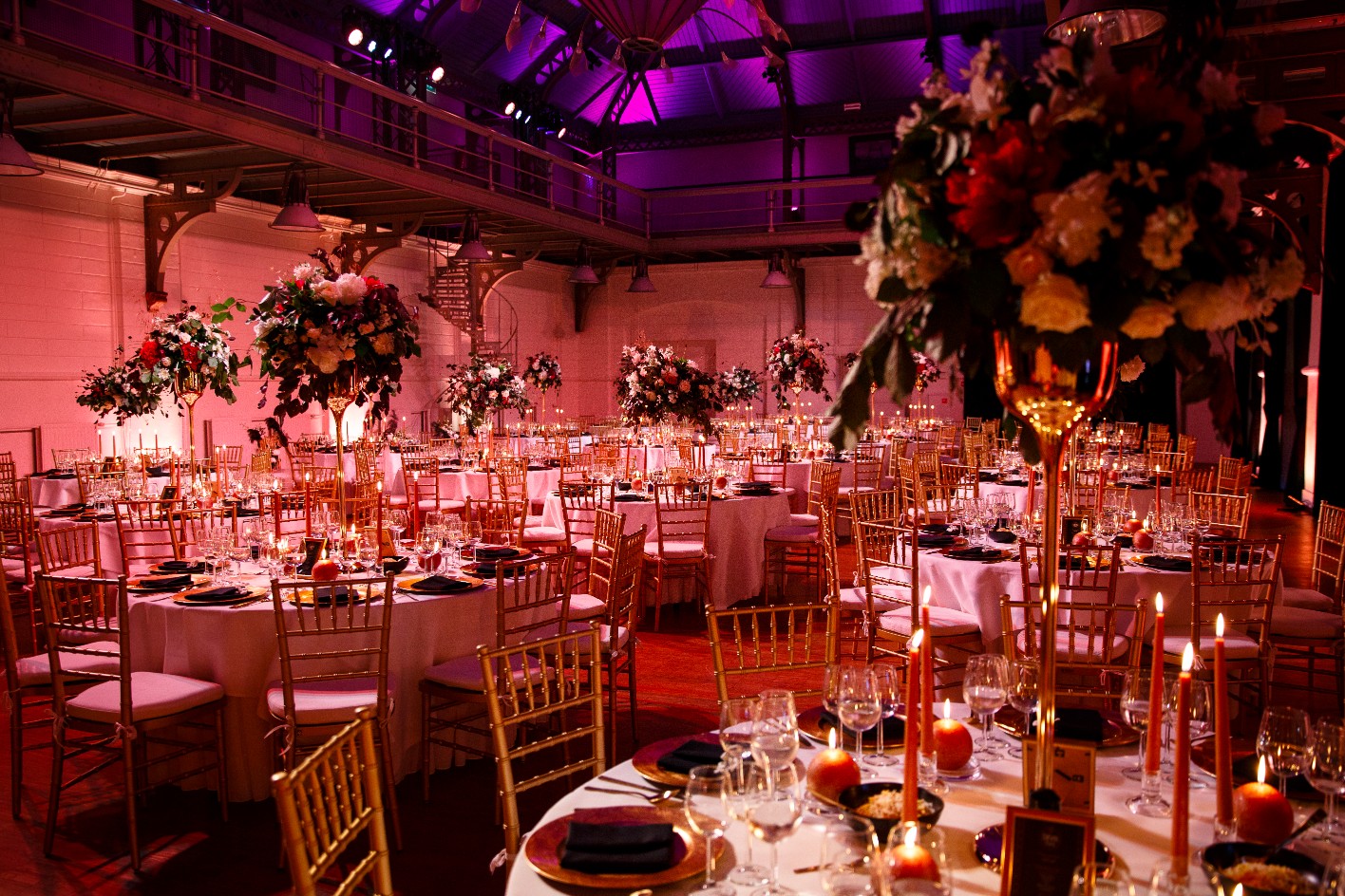 Beautiful centerpieces on your wedding dinner table
