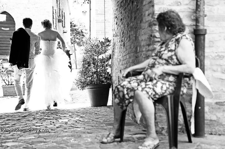 Vintage bruiloft in de olijfgaarden van Italië