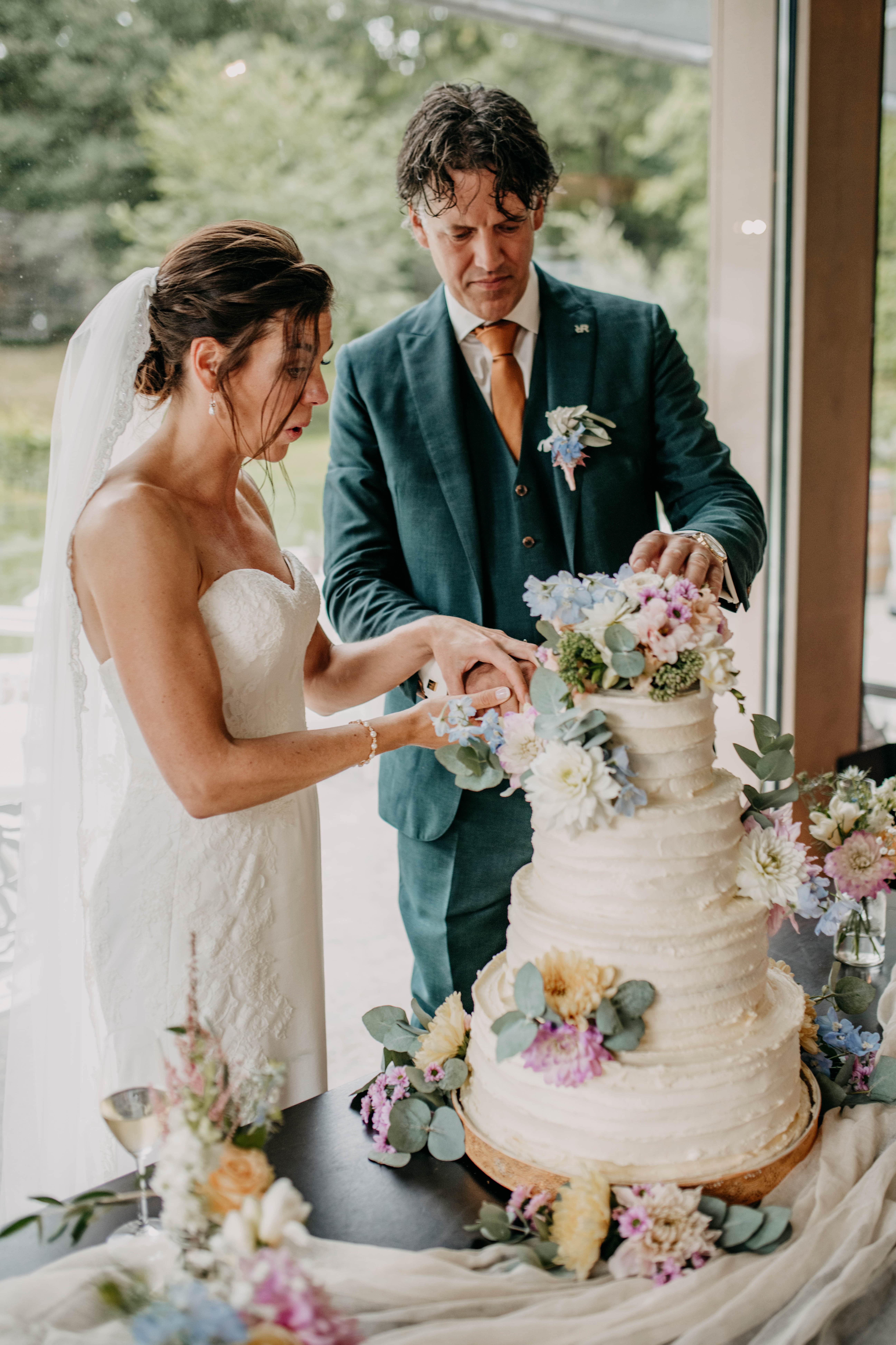 Italian rustic wedding in the South of the Netherlands at Winselerhof